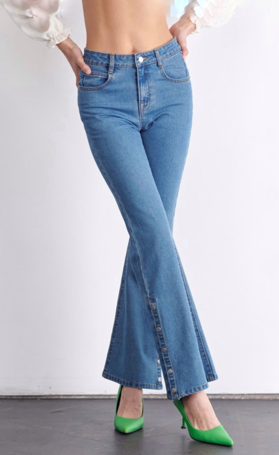 BUTTON DETAILED FLARE JEANS - Milano Boutique